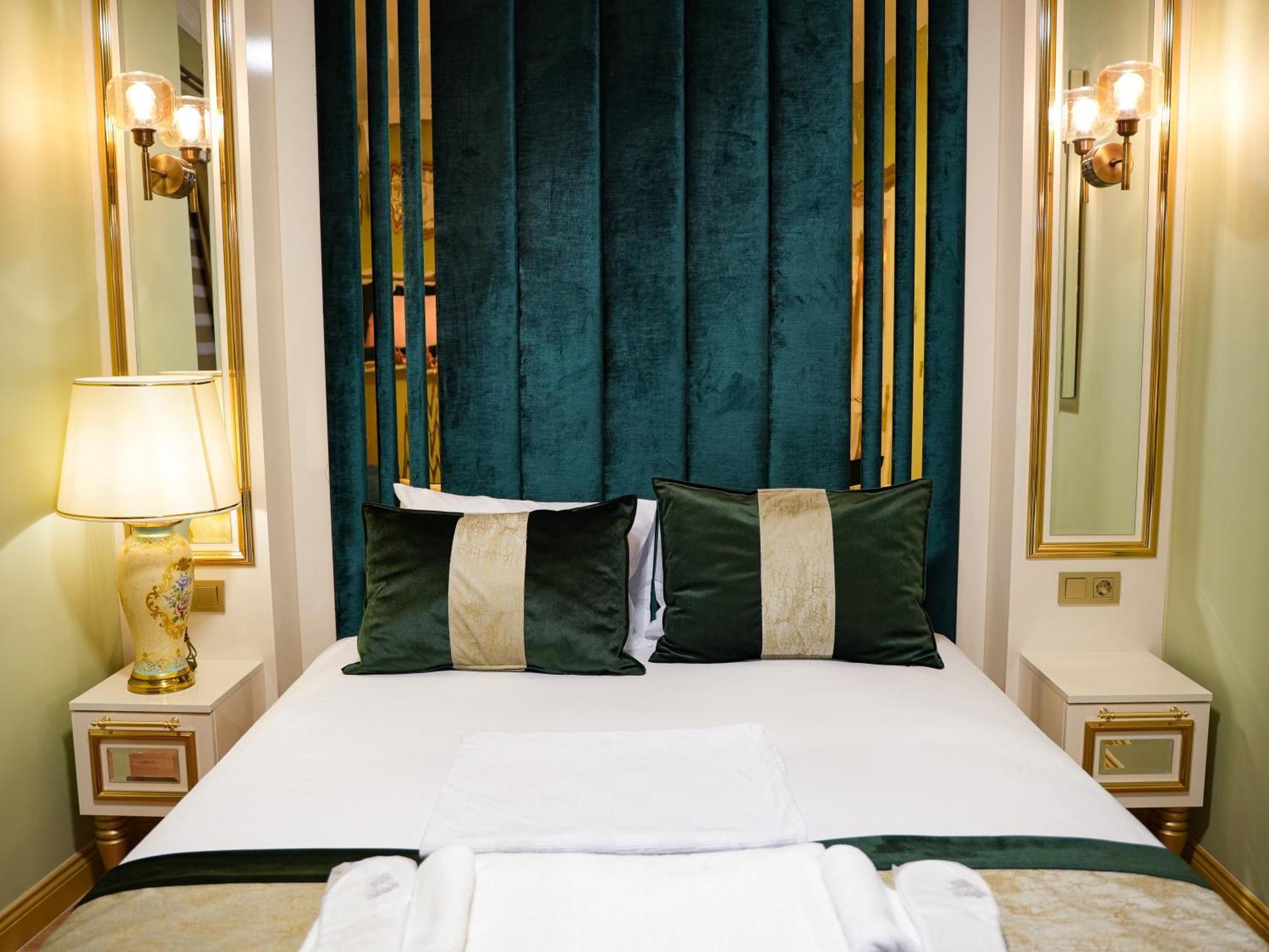 Whitemoon Hotel Suites Taksim Istanbul Exteriör bild