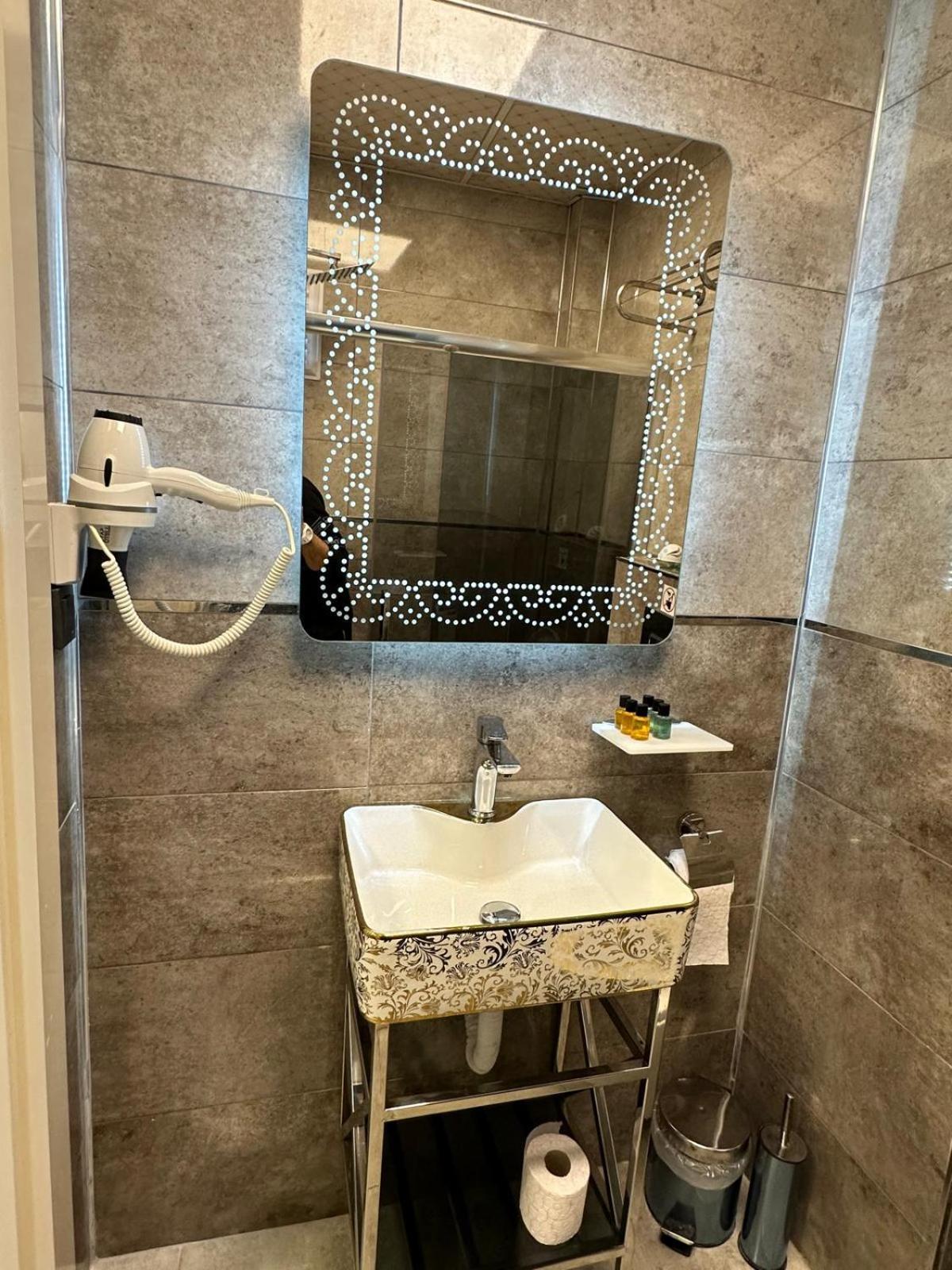 Whitemoon Hotel Suites Taksim Istanbul Exteriör bild
