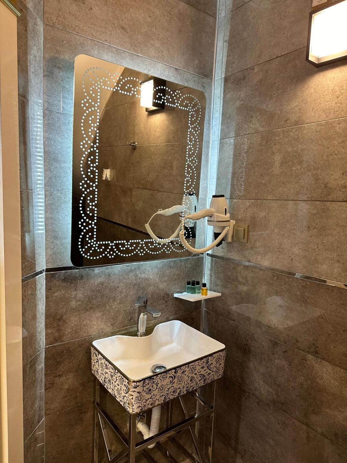 Whitemoon Hotel Suites Taksim Istanbul Exteriör bild